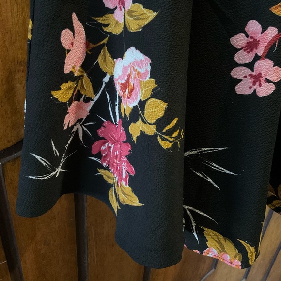 City Chic Floral Top Size AU 24 $17 🌺 - Picture 5 of 15